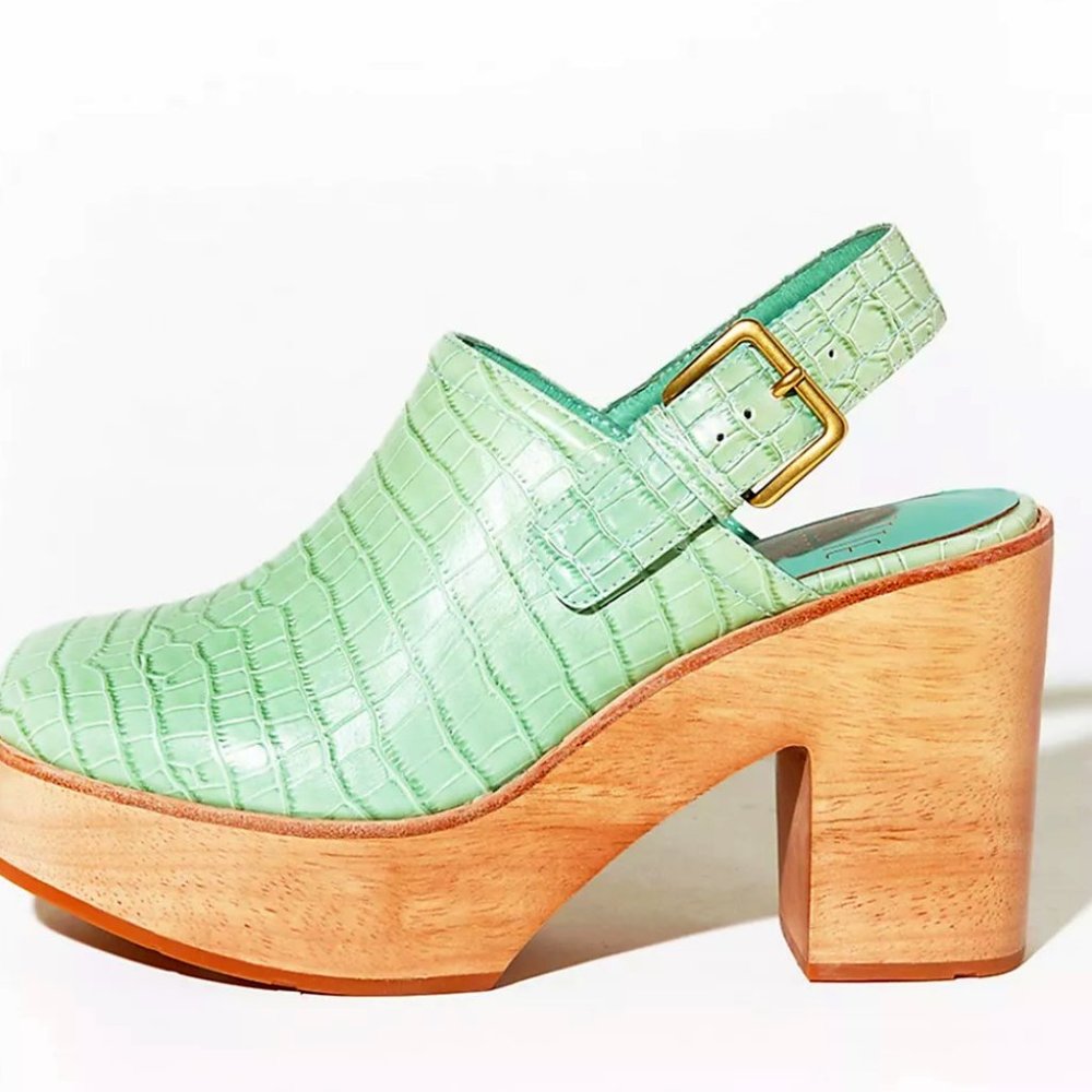 Charlotte Stone Bonnie Clogs in Mint - size 7